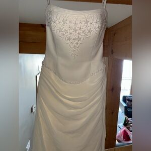 ✨ Timeless Elegance: Designer Rena Koh Beaded Wedding Gown & Veil ✨